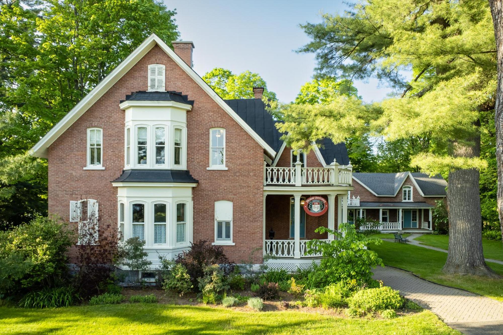 Manoir Sweetsburg Hotel Cowansville Exterior photo